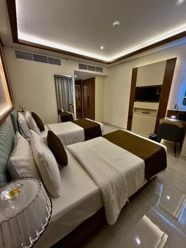 Standard King Or Twin Room Near New Academy School 4 Luxury Bookings