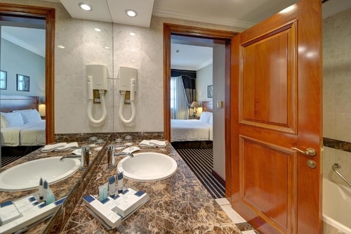 Deluxe Suite Near Baqer Mohebi Supermarket 7 Luxury Bookings