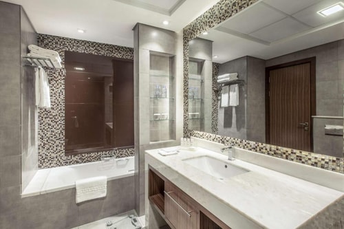 Standard Room Near Grosvenor Business Bay Tower 4 Luxury Bookings