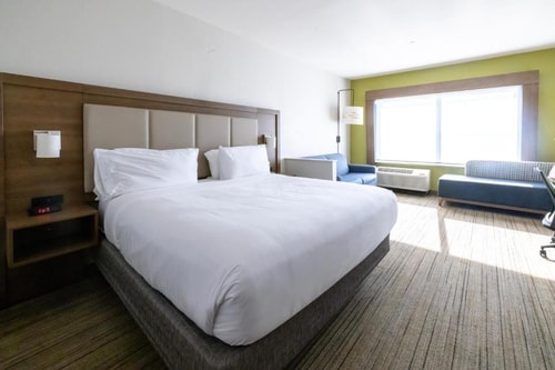 Standard King Room Near Betos Fast Food DAL 1 Luxury Bookings