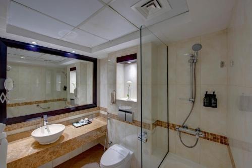 Deluxe Room Near Al Salam Masjid By Luxury Booking 2 Luxury Bookings