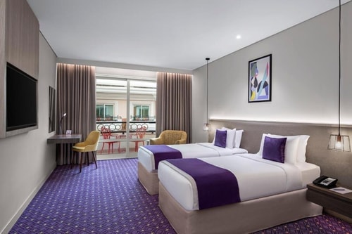 Deluxe King Or Twin Room Near Mazaya Centre Ad 1 Luxury Bookings