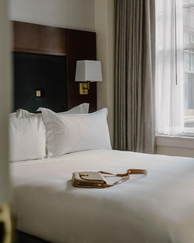 King Room Near Discovery Green in Houston HOU 1 Luxury Bookings