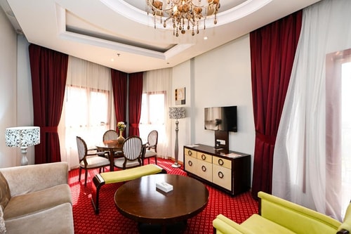 Executive Suite Near American School 2 Luxury Bookings
