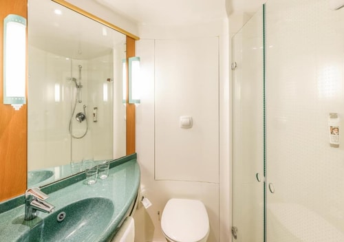 Double Room Near The Event School London LON 6 Luxury Bookings
