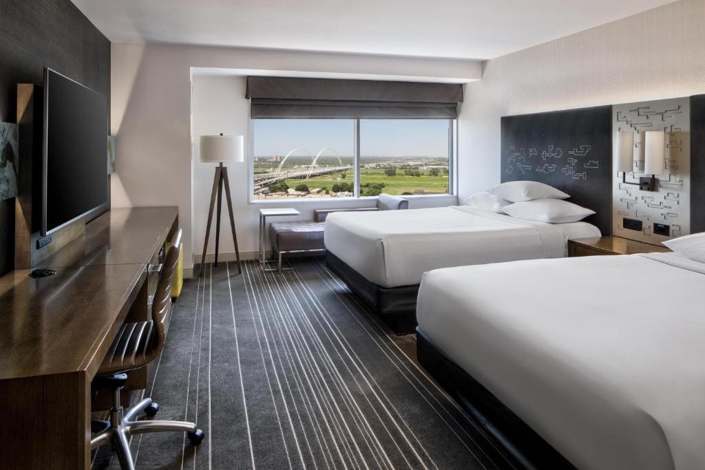 Queen Room Near Reunion Tower DAL Luxury Bookings