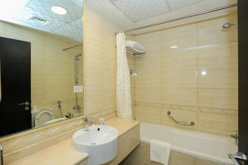 Classic Two Bedroom Near Mall Of Emirates 14 Luxury Bookings