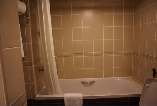 Deluxe Suite Room Near Abu Dhabi Beach 5 Luxury Bookings