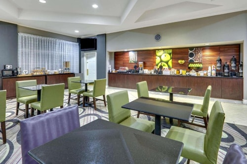 Deluxe Room Near Park Fountains DAL 8 Luxury Bookings