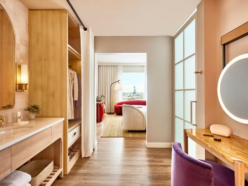 King Room Near Blue Print Showroom DAL 4 Luxury Bookings