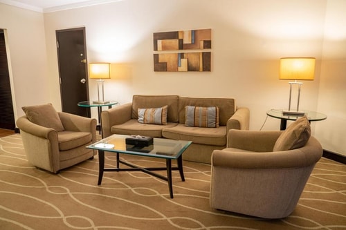 One Bedroom Executive Suite Near Oasis Cafe 3 Luxury Bookings
