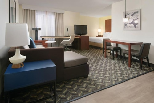 Studio Suite Near Glazer's Beer and Beverage DAL 1 Luxury Bookings