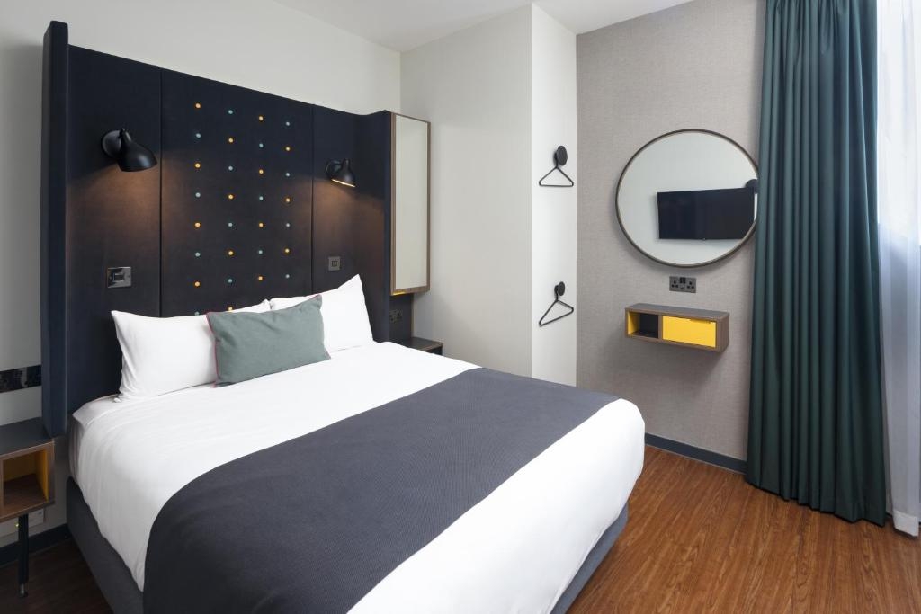 Double Or Twin Room Near The Water Rats LON Luxury Bookings