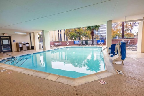 Deluxe King Room Near To Post Oak Park HOU 14 Luxury Bookings