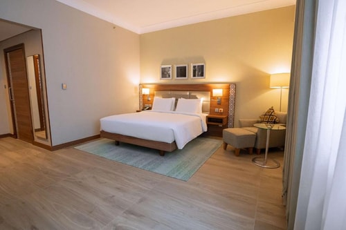Superior King Room Near Al Bakhit Center 0 Luxury Bookings