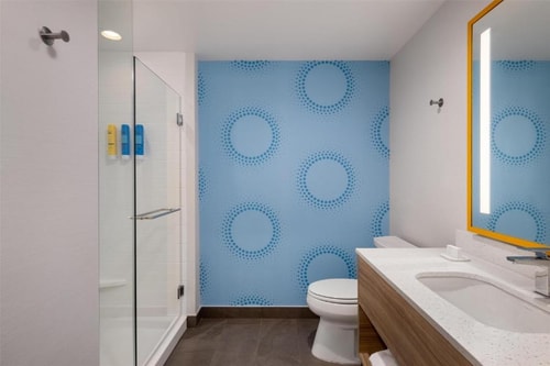 King Room Near Toyota Center HOU 3 Luxury Bookings