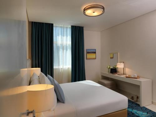 Deluxe Room With Skyline View Near Bay Avenue Park 2 Luxury Bookings