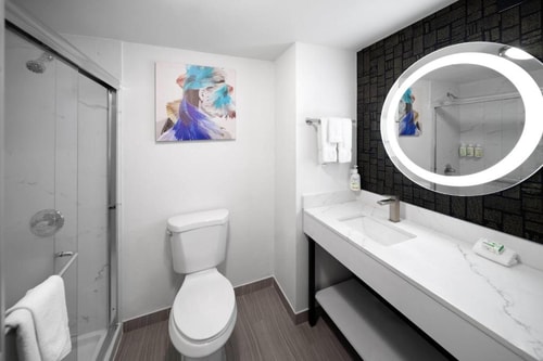 King Room Near BE Staffing Solutions HOU 12 Luxury Bookings