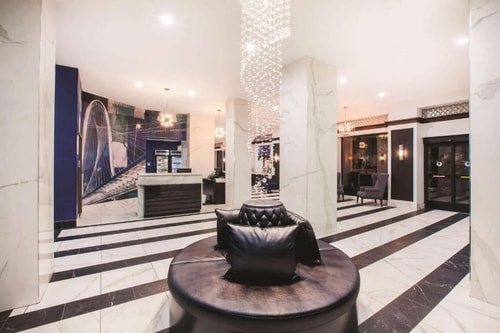 Standard King Room Near Ferris Plaza DAL 13 Luxury Bookings