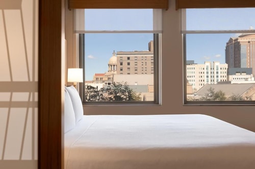 King Room Sofa Bed City View Near Daikin Park HOU 1 Luxury Bookings