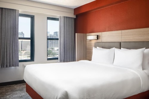 King Suite Near The Dallas World Aquarium DAL 1 Luxury Bookings