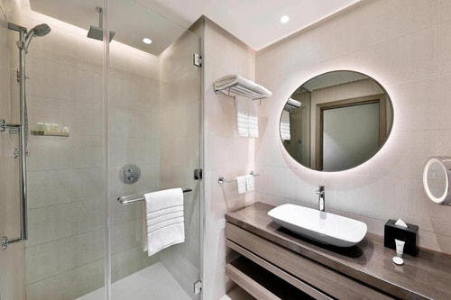 Standard King Or Twin Room Near Mall Of Emirates 5 Luxury Bookings