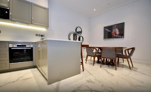 2 Bedroom Deluxe Apartment Near Barclays Bank LON 16 Luxury Bookings