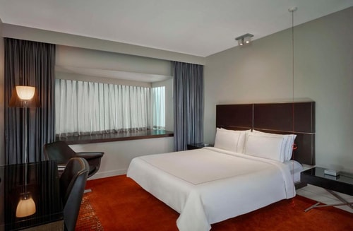Superior Double Room Near The Graffiti Tunnel LON Luxury Bookings