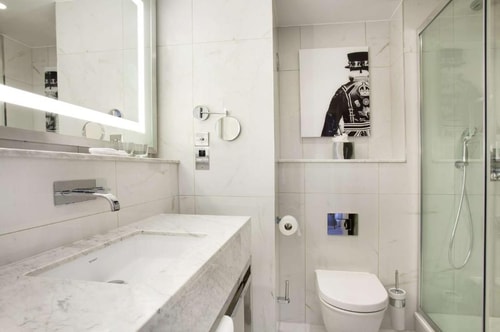 Twin Room Near Gibson Square garden LON 2 Luxury Bookings