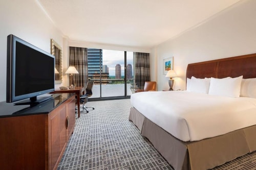 King Room Near Post Oak Ambassador Way HOU Luxury Bookings