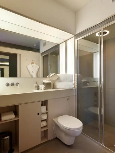 Deluxe Queen Room Near CitySport LON 5 Luxury Bookings
