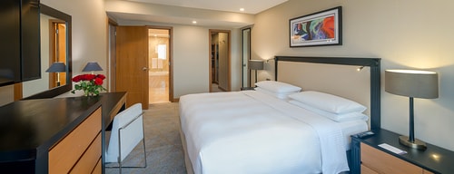 Premium Two Bedroom Family Apartment Near GoldSouk 2 Luxury Bookings