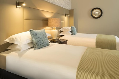 Double Or Twin Room Near Victoria Tea Shop LON 2 Luxury Bookings