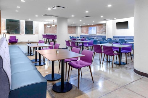 Guest Room Near Priority Emergency Dental Care DAL 14 Luxury Bookings
