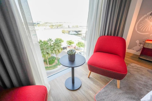 Superior King Or Twin Room Near Jaddaf Water Front 6 Luxury Bookings