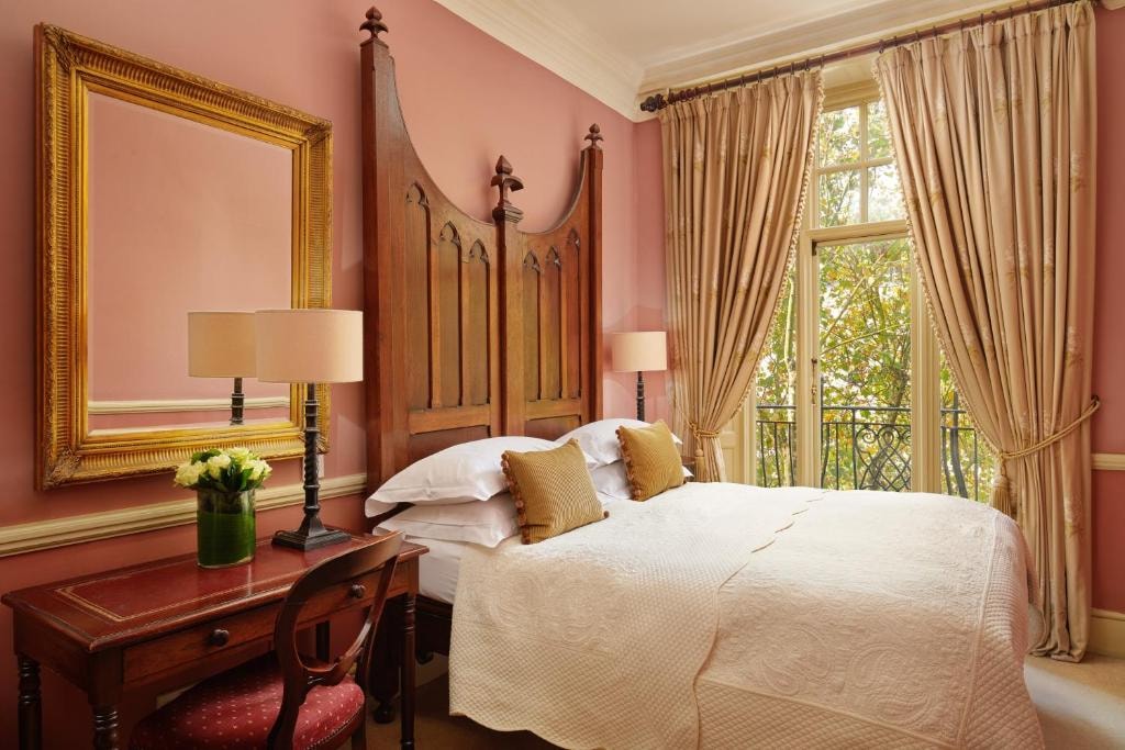 Cozy Double Room Near School of Communication LON Luxury Bookings
