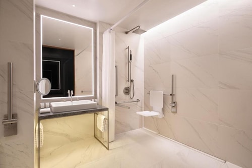 Classic King Room Near Alpha Sights LON 3 Luxury Bookings