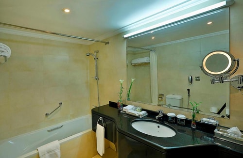 Deluxe King Or Twin Room Near Karama Center Al Ain 4 Luxury Bookings
