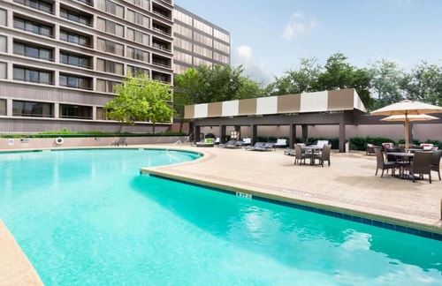King Room Near To Uptown Collection HOU 12 Luxury Bookings