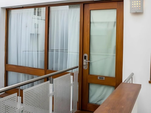Double Room Near Facial Pain Clinic LON 12 Luxury Bookings