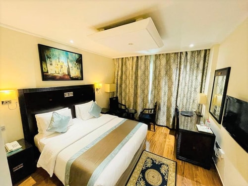 Classic Room Near New Academy School 11 Luxury Bookings