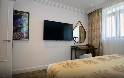 4 Bedroom Deluxe Apartment Near Barclays Bank LON 8 Luxury Bookings