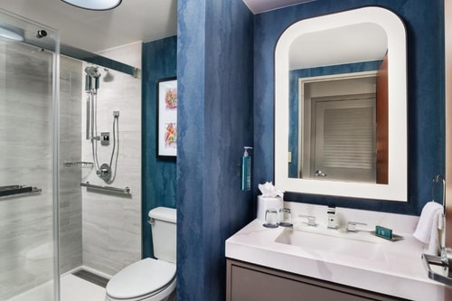 King Or Twin Guest Room Near CaseyDental Tooth HOU 5 Luxury Bookings