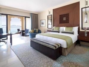 1 Bedroom Apartment Near To Nakheel Mall In Palm Luxury Bookings