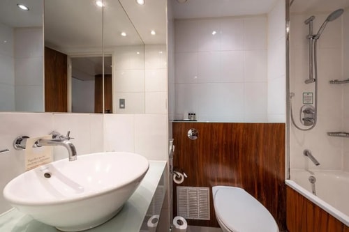 Standard Queen Room Near Primrose Hill LON 5 Luxury Bookings