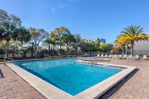 King or Twin Room Gator Golf Adventure Park ORL 12 Luxury Bookings
