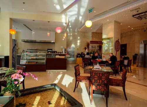 Deluxe 1 Bedroom Apartment Walk To Gardens Metro 11 Luxury Bookings