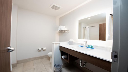 Standard Room Near Windwater Village HOU 3 Luxury Bookings