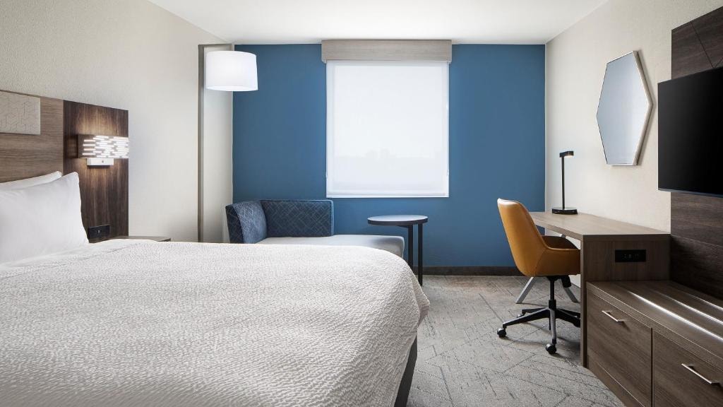 Standard King Room Near American Red Cross DAL Luxury Bookings