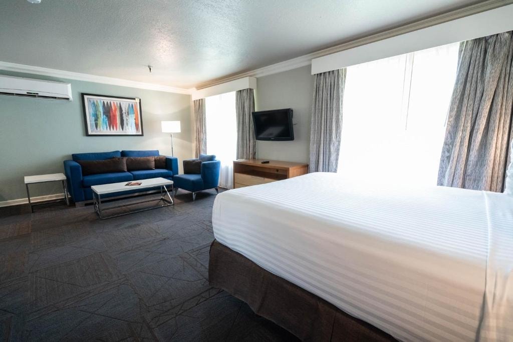 Deluxe Queen Room Near To Liquor World LAS Luxury Bookings